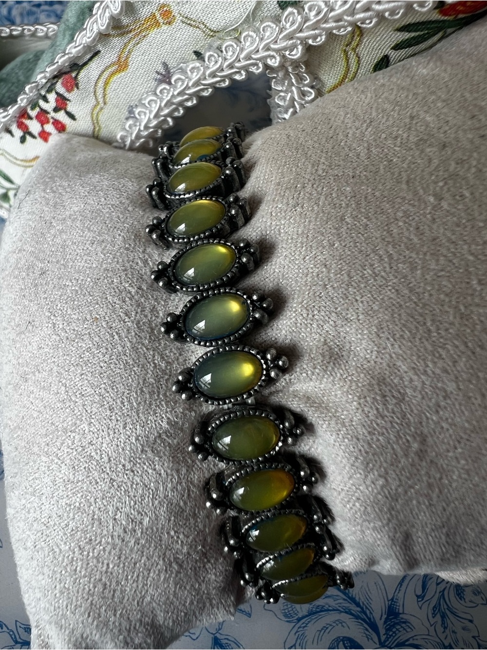 Vintage Aurora Glass Stretch Bracelet Silver Tone - Picture 4 of 4